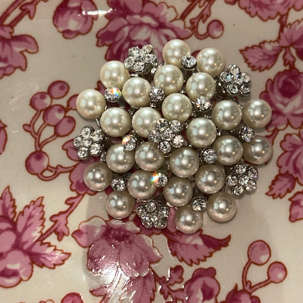 Elegant Pearl and Crystal Brooch